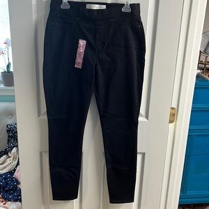 Levi Strauss NWOT Totally Shaping Black Pull-On Skinny Jeans